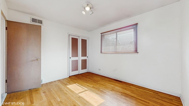 80 E Fremont Ave, Des Plaines, IL 60016 - unfurnished bedroom with light wood-style flooring and a closet