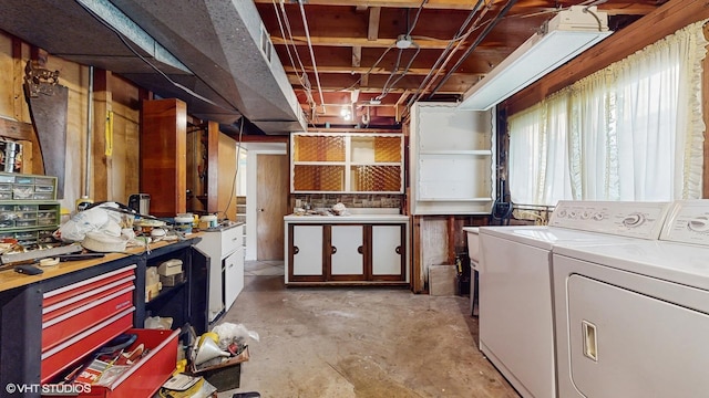 80 E Fremont Ave, Des Plaines, IL 60016 - washroom with a workshop area and washer and clothes dryer