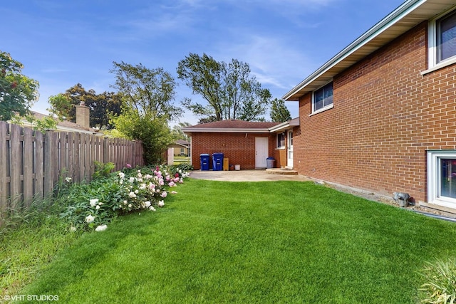 80 E Fremont Ave, Des Plaines, IL 60016 - view of yard featuring a patio area