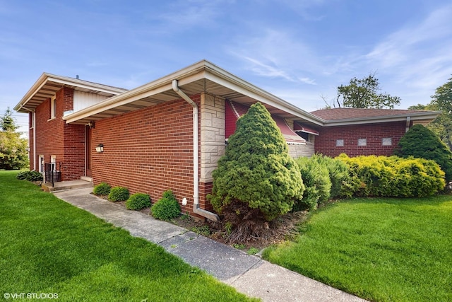 80 E Fremont Ave, Des Plaines, IL 60016 - view of home's exterior featuring a yard and brick siding
