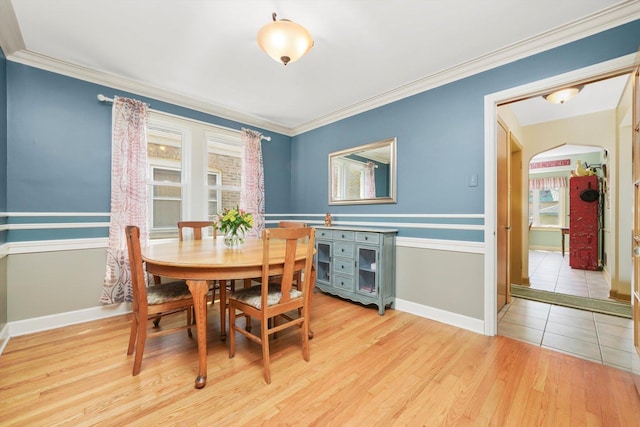 3010 Wisconsin Ave, Berwyn, IL 60402 - dining area featuring light wood-type flooring, crown molding, and arched walkways