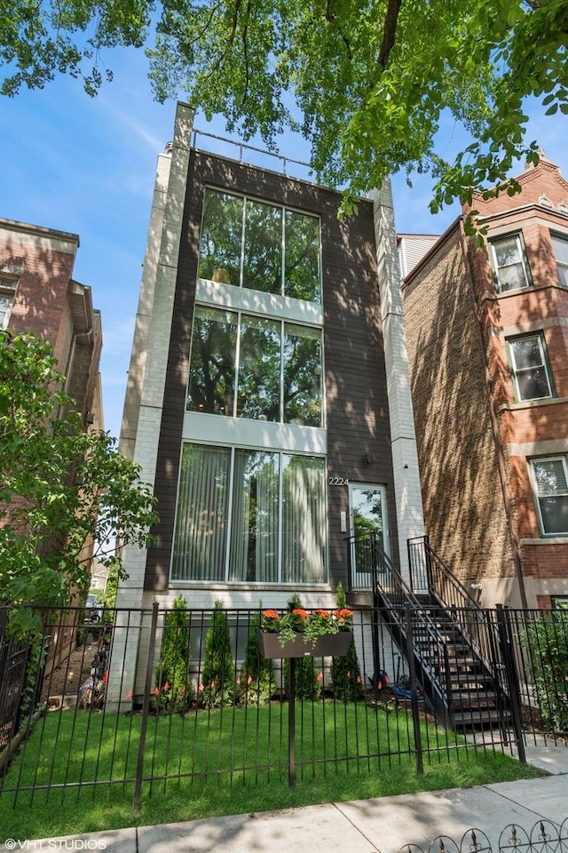 2224 N Seeley Ave Unit 2, Chicago, IL 60647 - view of front of house featuring a fenced front yard