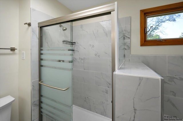 590 Woodcrest Ct, Carol Stream, IL 60188 - full bathroom featuring a shower with door and toilet