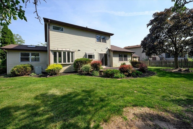 590 Woodcrest Ct, Carol Stream, IL 60188 - back of property with a patio area