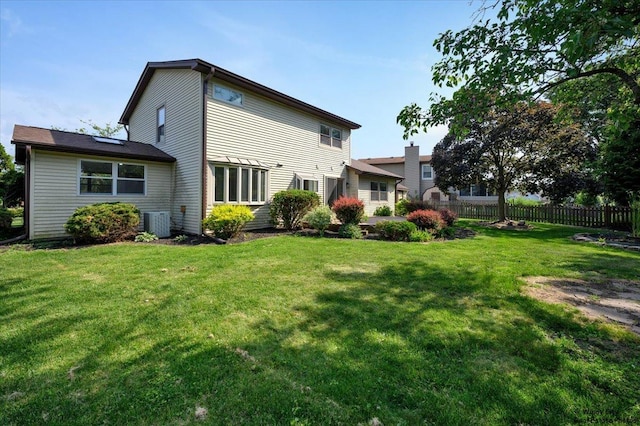 590 Woodcrest Ct, Carol Stream, IL 60188 - back of property