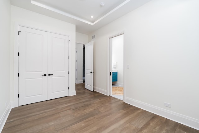 1847 Dexter Ln, Des Plaines, IL 60018 - unfurnished bedroom featuring wood finished floors, a closet, recessed lighting, and a tray ceiling