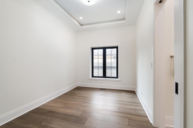 1847 Dexter Ln, Des Plaines, IL 60018 - empty room featuring dark wood-style flooring, a tray ceiling, and recessed lighting