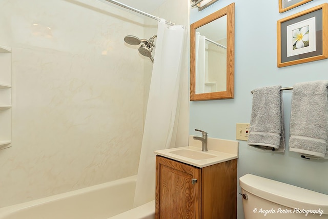 702 W Broadway St, Mchenry, IL 60051 - full bathroom featuring vanity and shower / tub combo with curtain