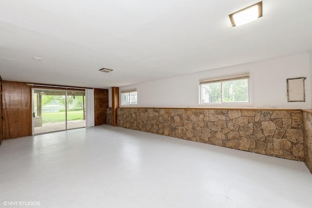 4321 Bay View Dr, Crystal Lake, IL 60014 - unfurnished room featuring finished concrete flooring, plenty of natural light, and a wainscoted wall