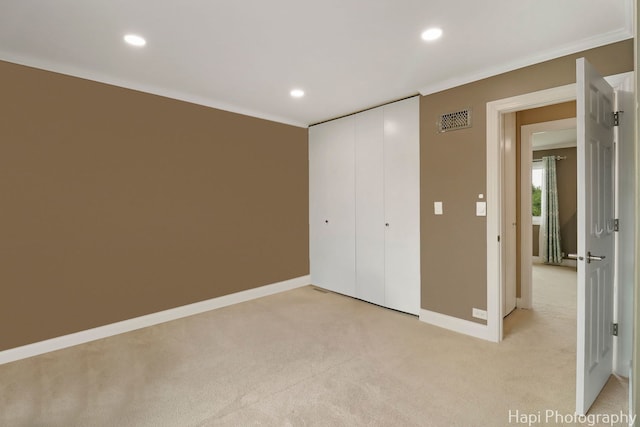 627 Bayview Pt, Schaumburg, IL 60194 - unfurnished bedroom featuring light carpet, ornamental molding, recessed lighting, and a closet