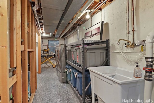 627 Bayview Pt, Schaumburg, IL 60194 - unfinished below grade area featuring washer / dryer