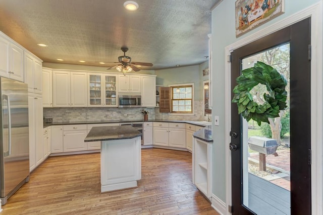 26 Carriage House Ln, Orland Park, IL 60467 - kitchen with stainless steel appliances, a kitchen island, white cabinets, tasteful backsplash, and recessed lighting