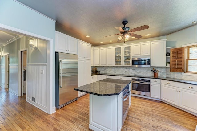 26 Carriage House Ln, Orland Park, IL 60467 - kitchen with stainless steel appliances, white cabinetry, a textured ceiling, tasteful backsplash, and light wood finished floors
