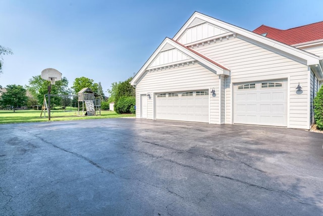 26 Carriage House Ln, Orland Park, IL 60467 - garage with driveway