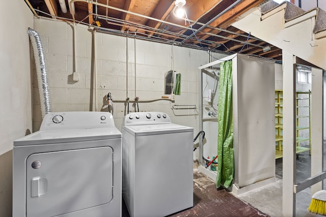 345 W Jeffery St, Kankakee, IL 60901 - laundry room featuring separate washer and dryer
