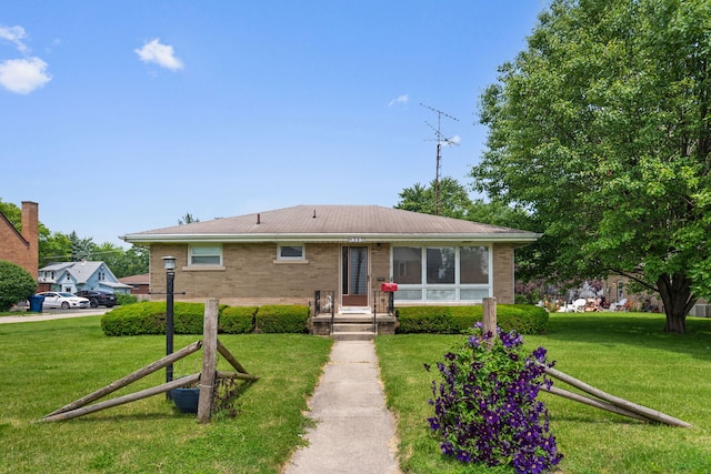 345 W Jeffery St, Kankakee, IL 60901 - view of front facade with brick siding and a front lawn