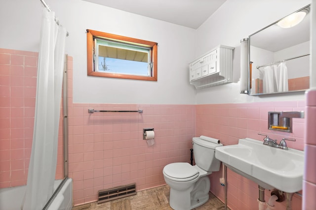345 W Jeffery St, Kankakee, IL 60901 - full bath with tile walls, shower / bathtub combination with curtain, and wainscoting