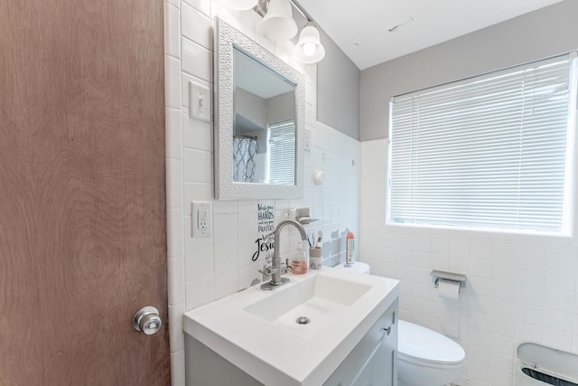 1820 Maple Ave, Berwyn, IL 60402 - full bath with tile walls, vanity, and backsplash