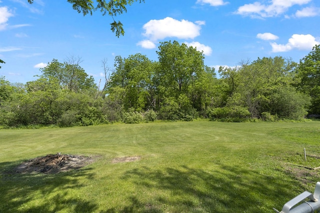 277 Mcmillan St, Grayslake, IL 60030 - view of grassy yard with view of golf course