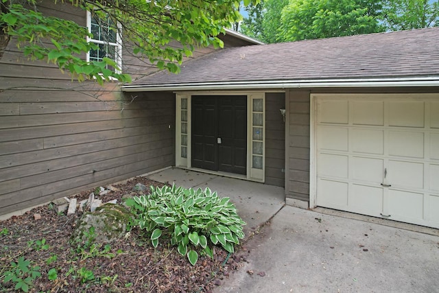 198 S Circle Ave, Bloomingdale, IL 60108 - property entrance with a shingled roof