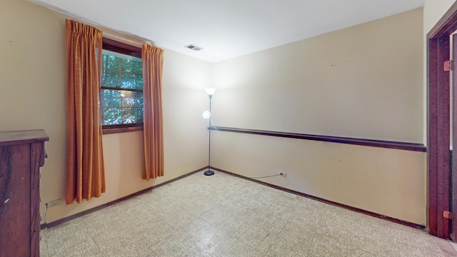 198 S Circle Ave, Bloomingdale, IL 60108 - spare room with baseboards