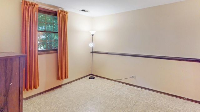 198 S Circle Ave, Bloomingdale, IL 60108 - spare room with baseboards