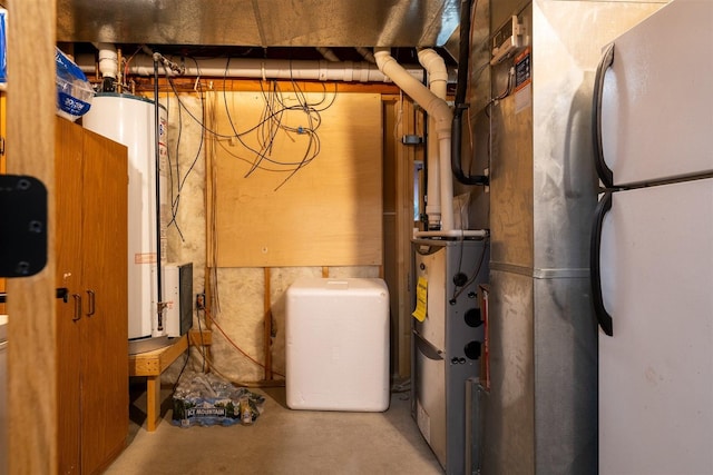 13153 E 1920 N Rd, Pontiac, IL 61764 - utility room featuring water heater