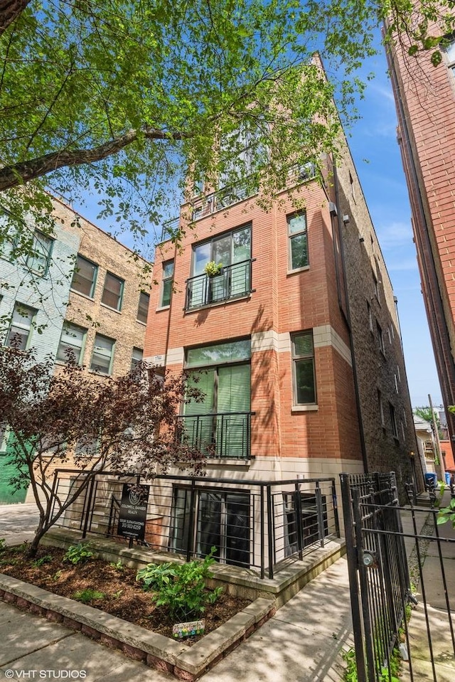 1744 W Belmont Ave Unit 1, Chicago, IL 60657 - photo 1