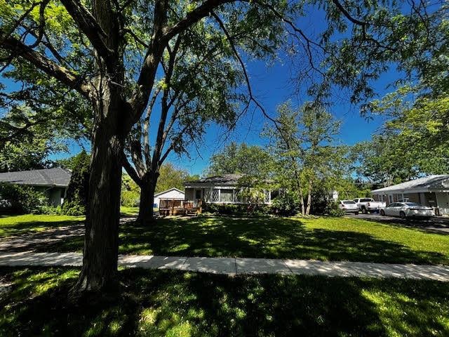 566 Glendale Ave, Wheaton, IL 60137 - view of green lawn
