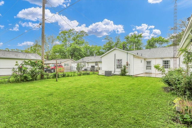 907 E Glenview Dr, Tuscola, IL 61953 - view of yard