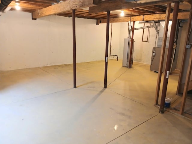 313 Manning Dr, Dekalb, IL 60115 - unfinished below grade area featuring water heater