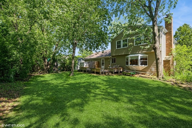 881 Twisted Oak Ln, Buffalo Grove, IL 60089 - view of grassy yard featuring a wooden deck