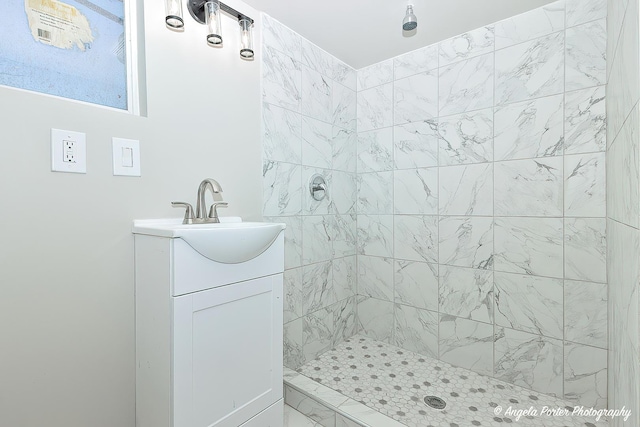 208 W Nippersink Rd, Round Lake, IL 60073 - full bath featuring tiled shower and vanity