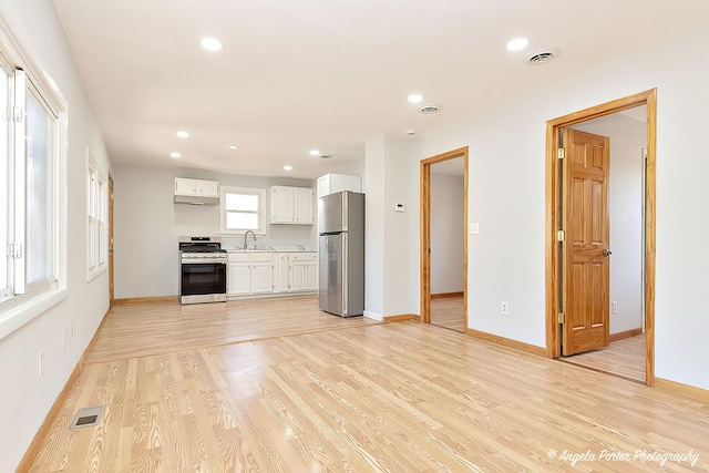 208 W Nippersink Rd, Round Lake, IL 60073 - unfurnished living room featuring light wood-type flooring and recessed lighting