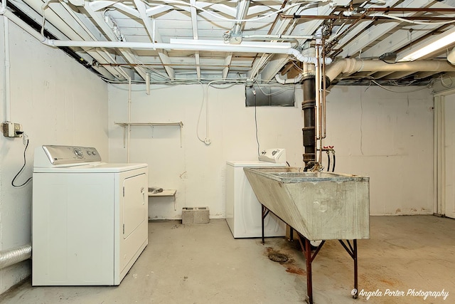 482 S Alfred Ave, Elgin, IL 60123 - washroom featuring washer and clothes dryer