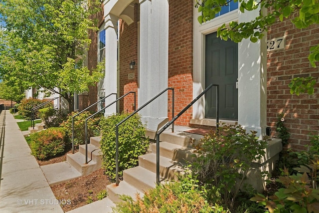 1527 E Arbor Ln, Arlington Heights, IL 60004 - entrance to property featuring brick siding