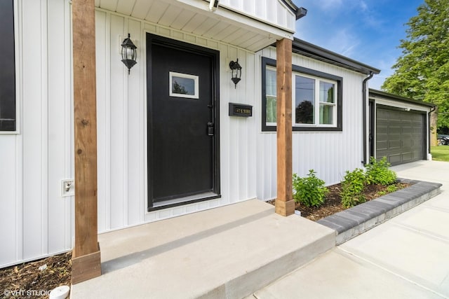 407 S York Rd, Bensenville, IL 60106 - entrance to property with a garage