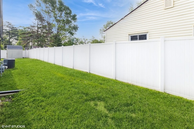 407 S York Rd, Bensenville, IL 60106 - view of yard with a shed
