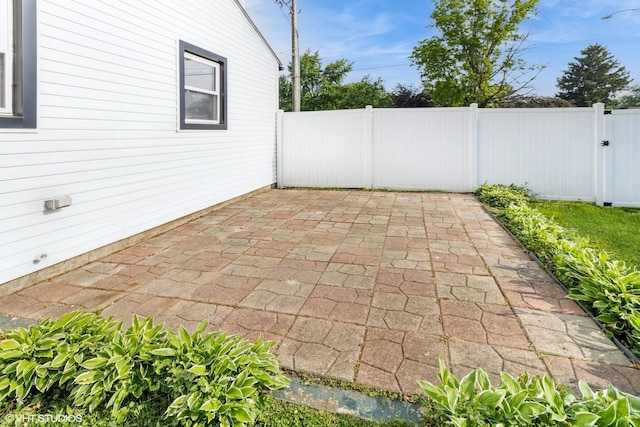 407 S York Rd, Bensenville, IL 60106 - view of patio / terrace