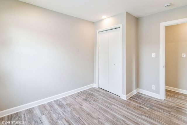 407 S York Rd, Bensenville, IL 60106 - unfurnished bedroom featuring a closet, light wood-type flooring, and recessed lighting