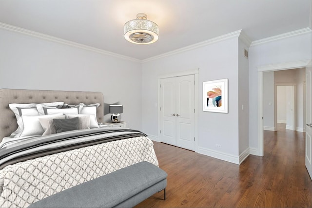 4714 W Berteau Ave Unit 1N, Chicago, IL 60641 - bedroom with wood finished floors, ornamental molding, and a closet