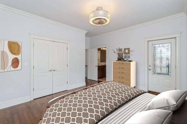 4714 W Berteau Ave Unit 1N, Chicago, IL 60641 - bedroom featuring wood finished floors, crown molding, a closet, and connected bathroom