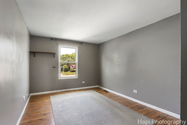 7 Kensington Ct, Streamwood, IL 60107 - empty room with wood finished floors and baseboards
