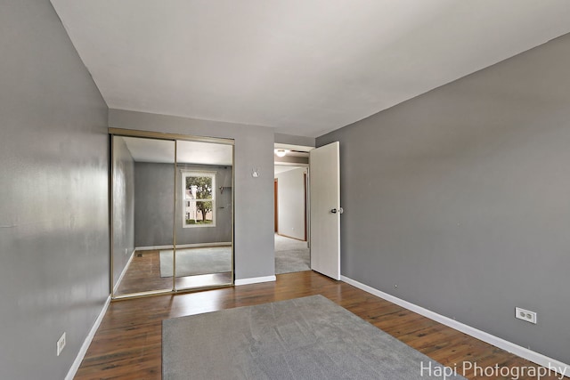 7 Kensington Ct, Streamwood, IL 60107 - bedroom featuring dark wood finished floors and a closet