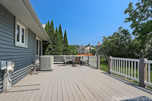 7 Kensington Ct, Streamwood, IL 60107 - view of wooden deck