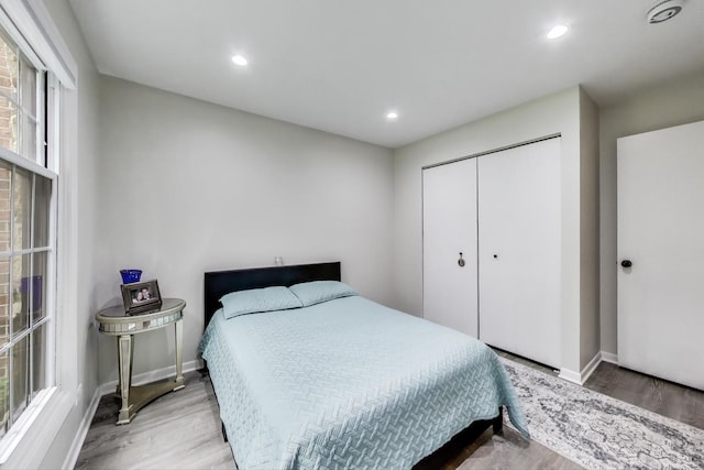 206 Country Ln, Des Plaines, IL 60016 - bedroom with wood finished floors, recessed lighting, and a closet