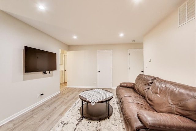 206 Country Ln, Des Plaines, IL 60016 - living room featuring light wood-style flooring and recessed lighting