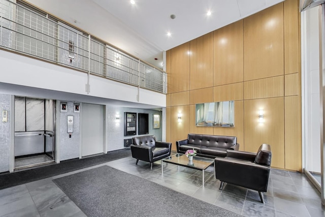 3033 N Sheridan Rd Unit 602, Chicago, IL 60657 - common area with a towering ceiling