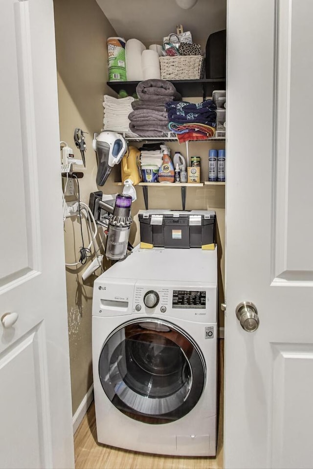 3033 N Sheridan Rd Unit 602, Chicago, IL 60657 - laundry area featuring washer / dryer and wood finished floors