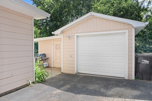 1508 N River Rd, Mchenry, IL 60051 - detached garage featuring driveway
